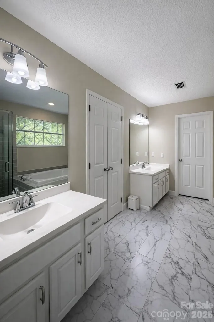 7531 Woodknoll Drive Charlotte NC 28217
