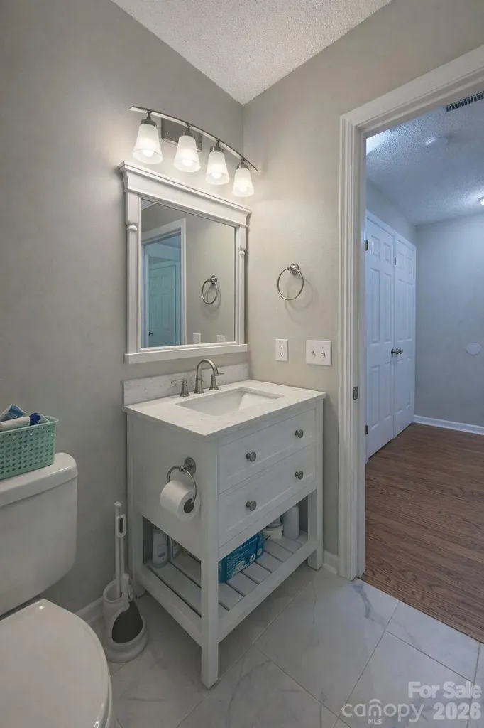 7531 Woodknoll Drive Charlotte NC 28217