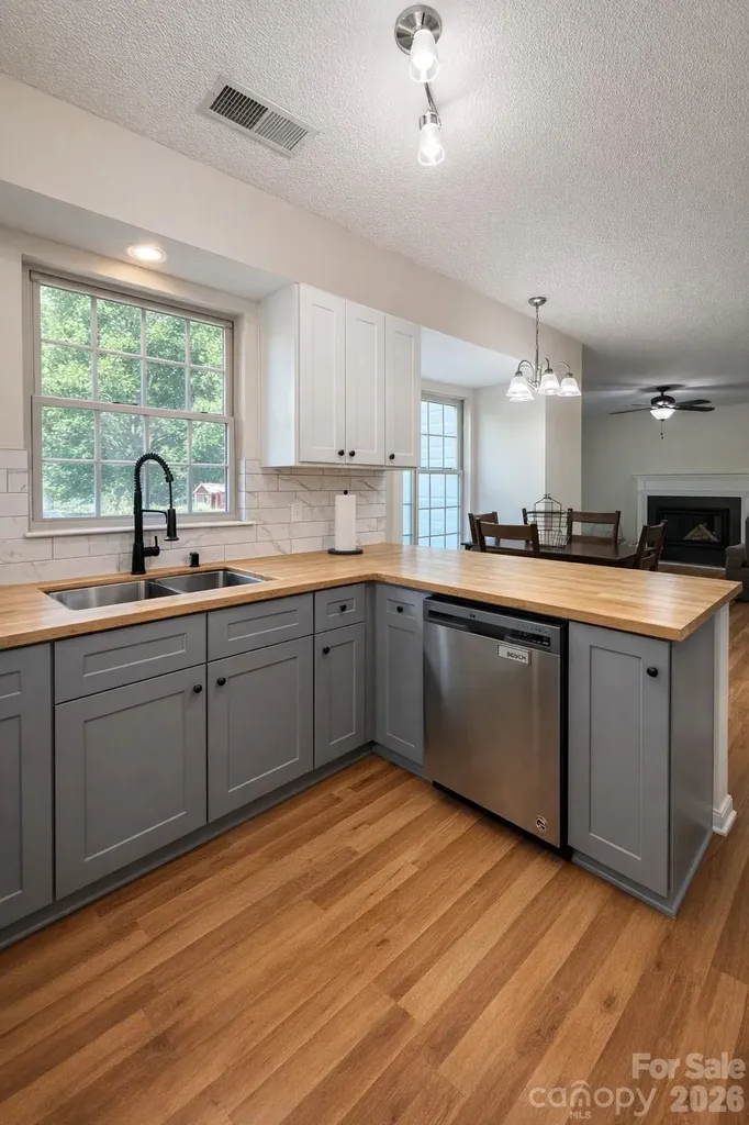 7531 Woodknoll Drive Charlotte NC 28217