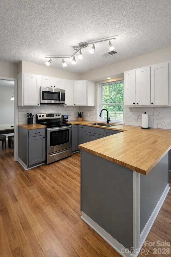7531 Woodknoll Drive Charlotte NC 28217