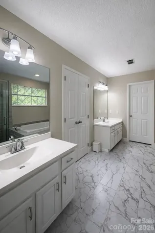 7531 Woodknoll Drive Charlotte NC 28217