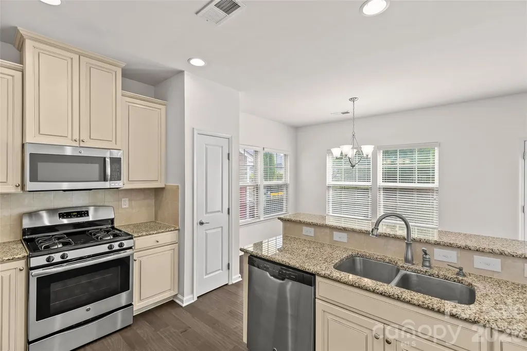 2435 Alyssa Lane Charlotte NC 28208