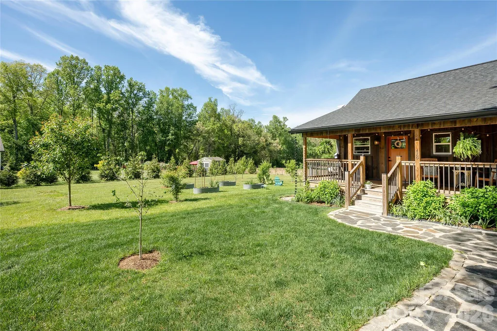 18 N Bear View Drive Hendersonville NC 28792