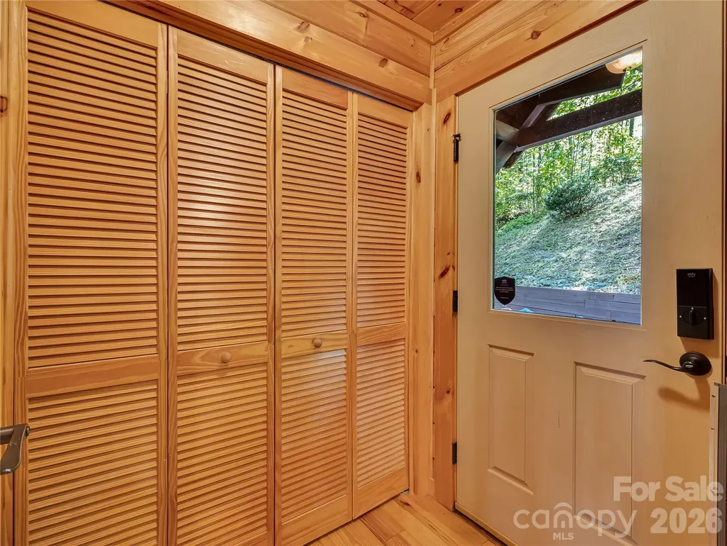 586 Tanglewood Lane Saluda NC 28773
