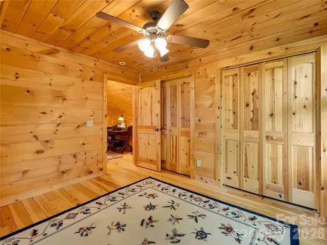 586 Tanglewood Lane Saluda NC 28773