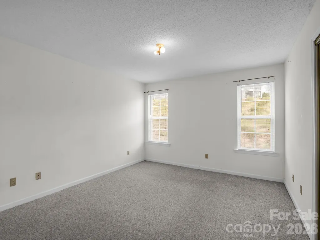3005 Sagamore Lane Asheville NC 28806