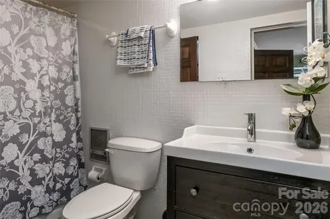 18 Forest Road Asheville NC 28803