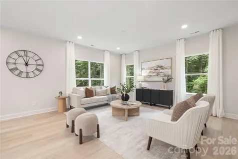 9218 Pinenoll Lane Charlotte NC 28215