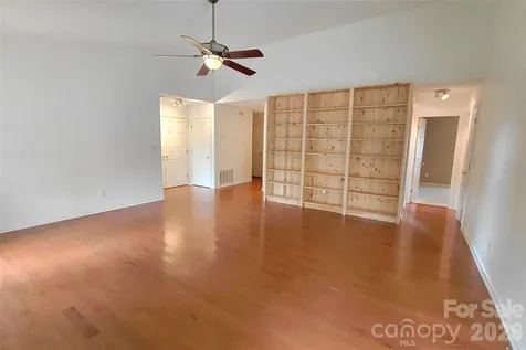 1016 Thorncrest Drive Fletcher NC 28732