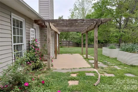 1016 Thorncrest Drive Fletcher NC 28732