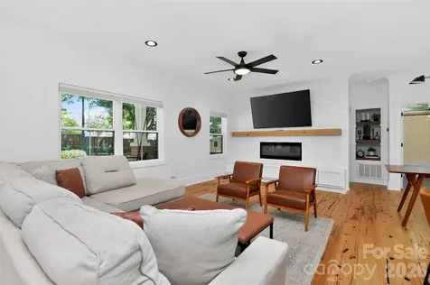 5026 Buckingham Drive Charlotte NC 28209