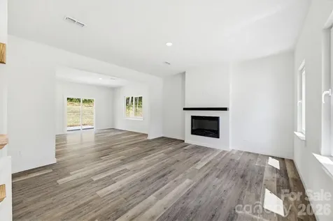 4147 2nd Street NE Hickory NC 28601