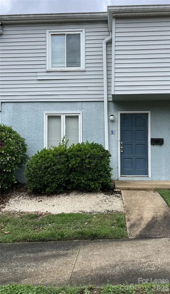 1911 Smoke Ridge Court Charlotte NC 28210