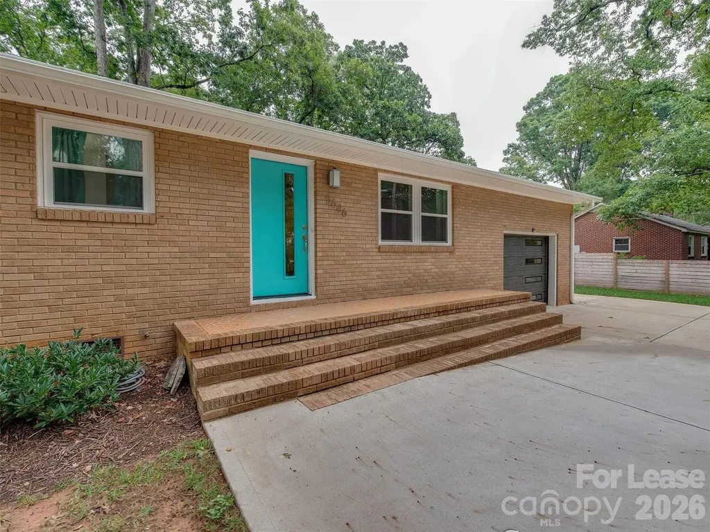 5646 Oak Drive Charlotte NC 28216