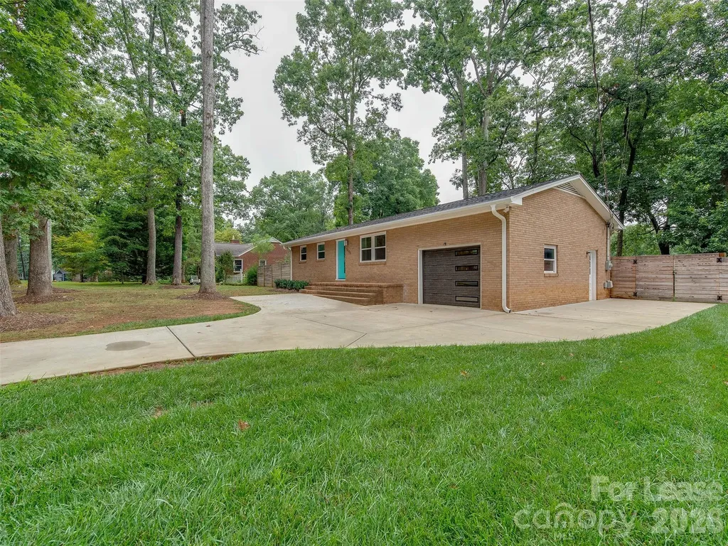 5646 Oak Drive Charlotte NC 28216