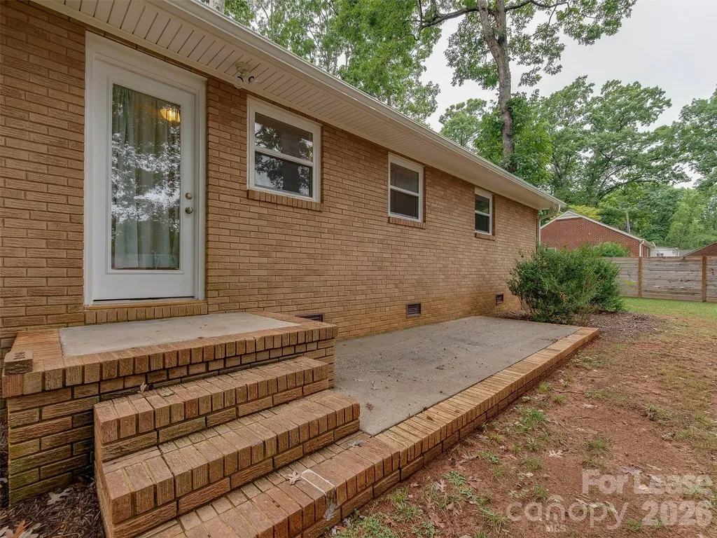 5646 Oak Drive Charlotte NC 28216