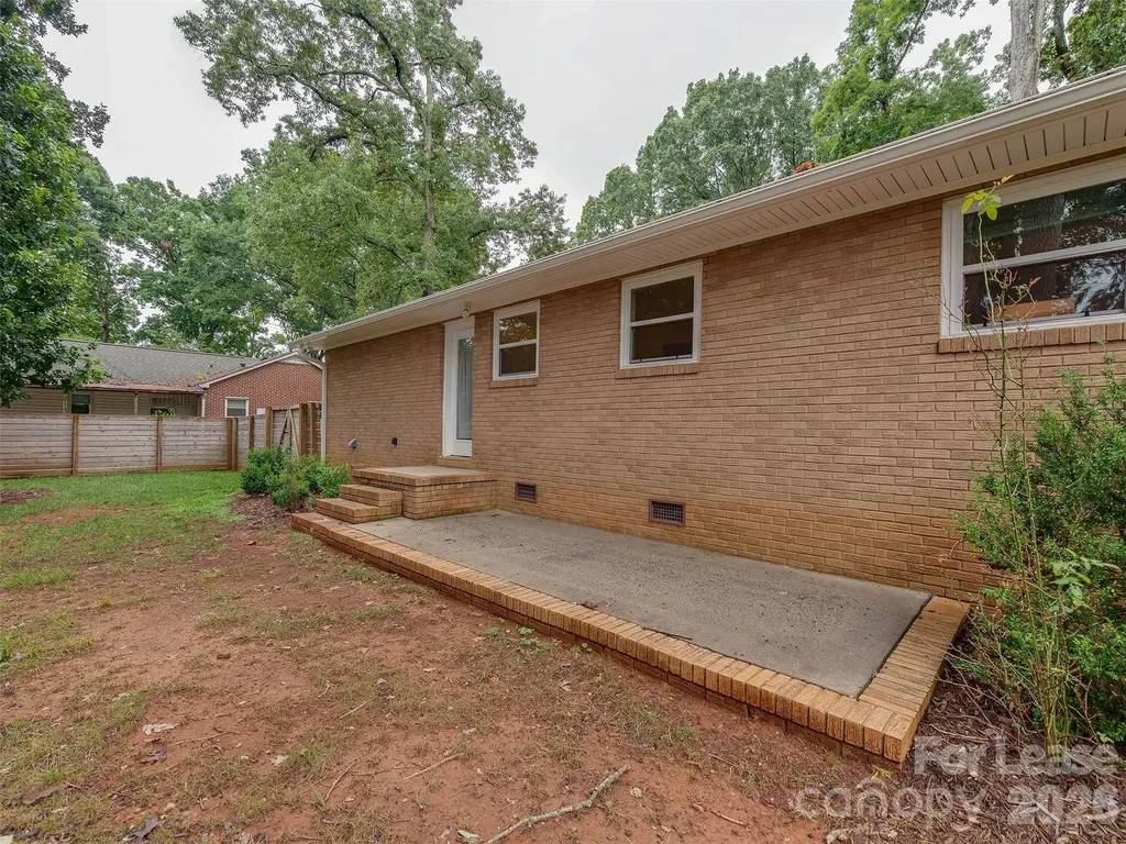 5646 Oak Drive Charlotte NC 28216