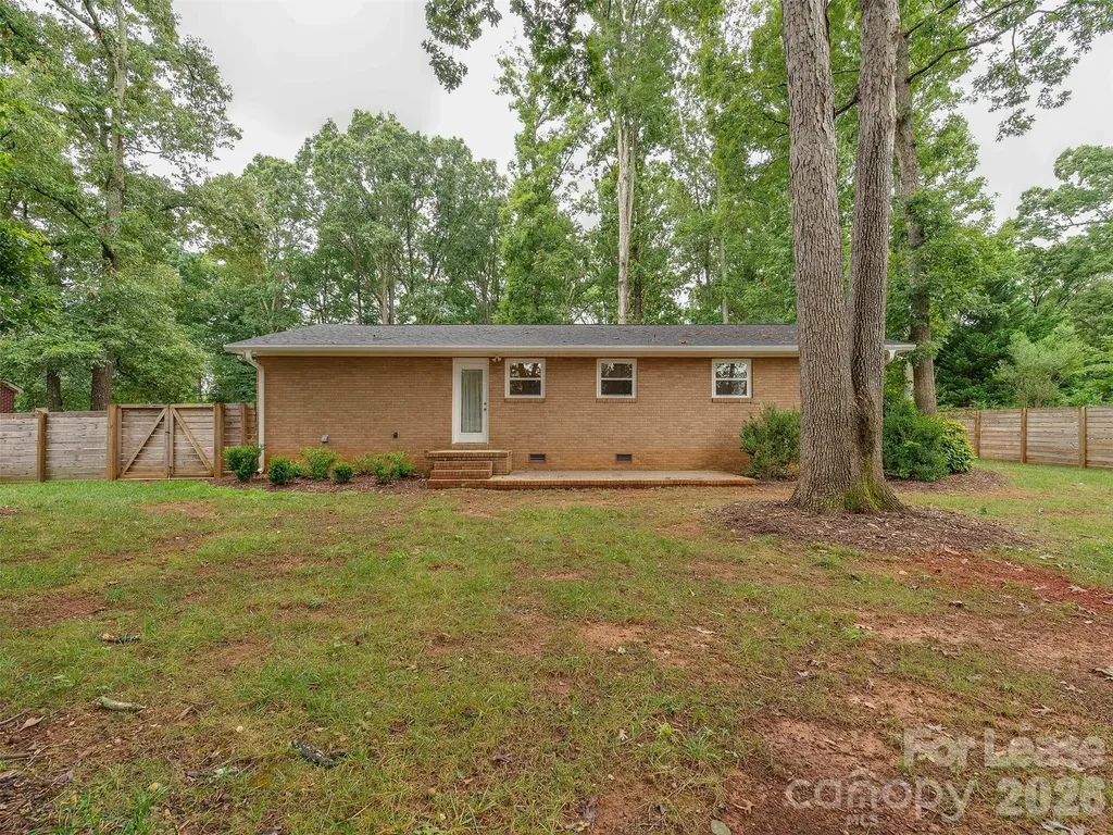 5646 Oak Drive Charlotte NC 28216