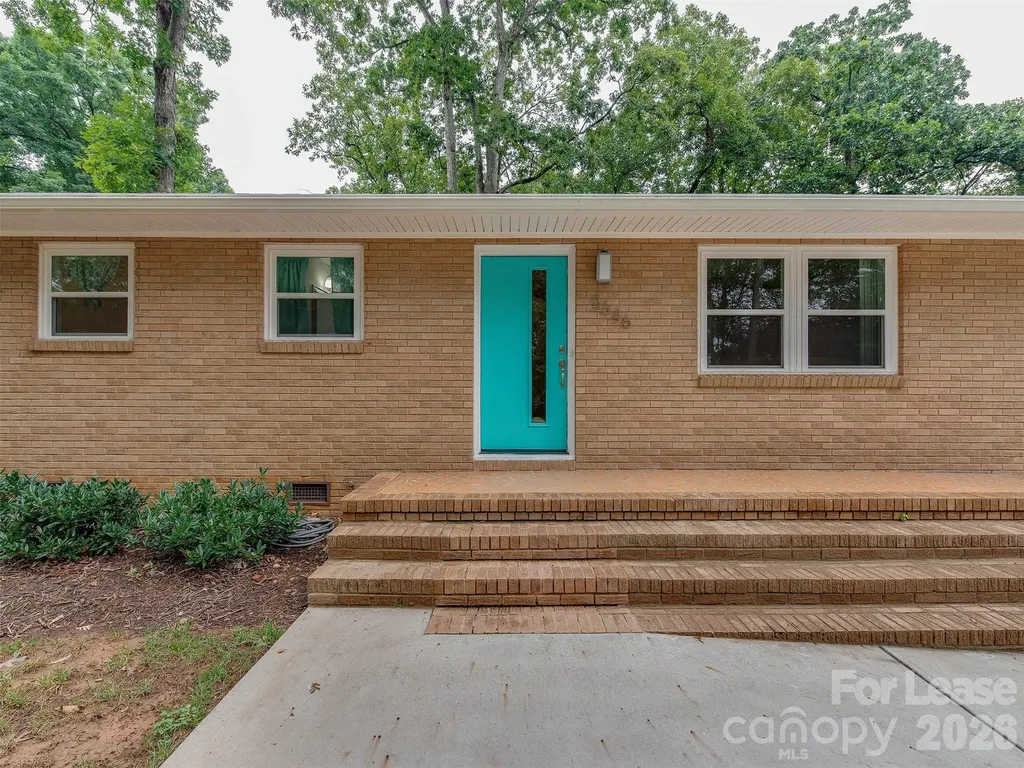 5646 Oak Drive Charlotte NC 28216