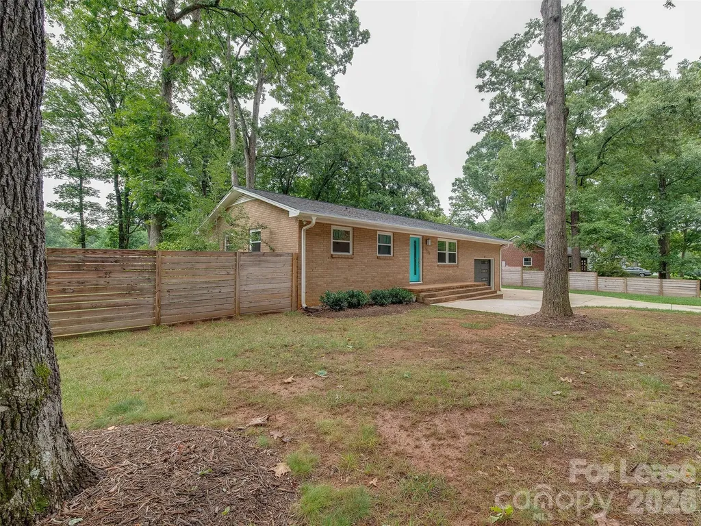 5646 Oak Drive Charlotte NC 28216