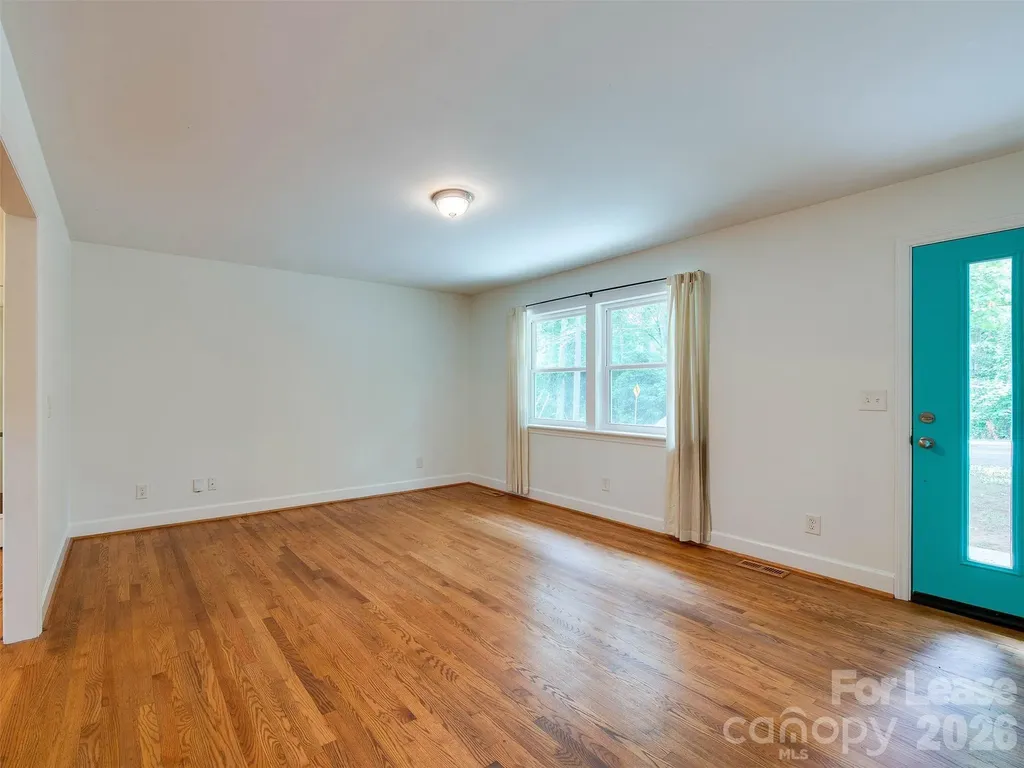 5646 Oak Drive Charlotte NC 28216