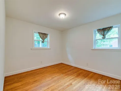 5646 Oak Drive Charlotte NC 28216