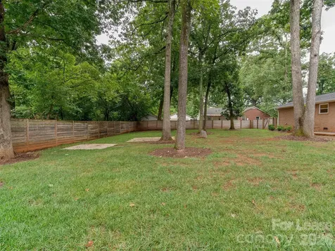 5646 Oak Drive Charlotte NC 28216