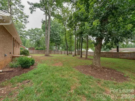 5646 Oak Drive Charlotte NC 28216