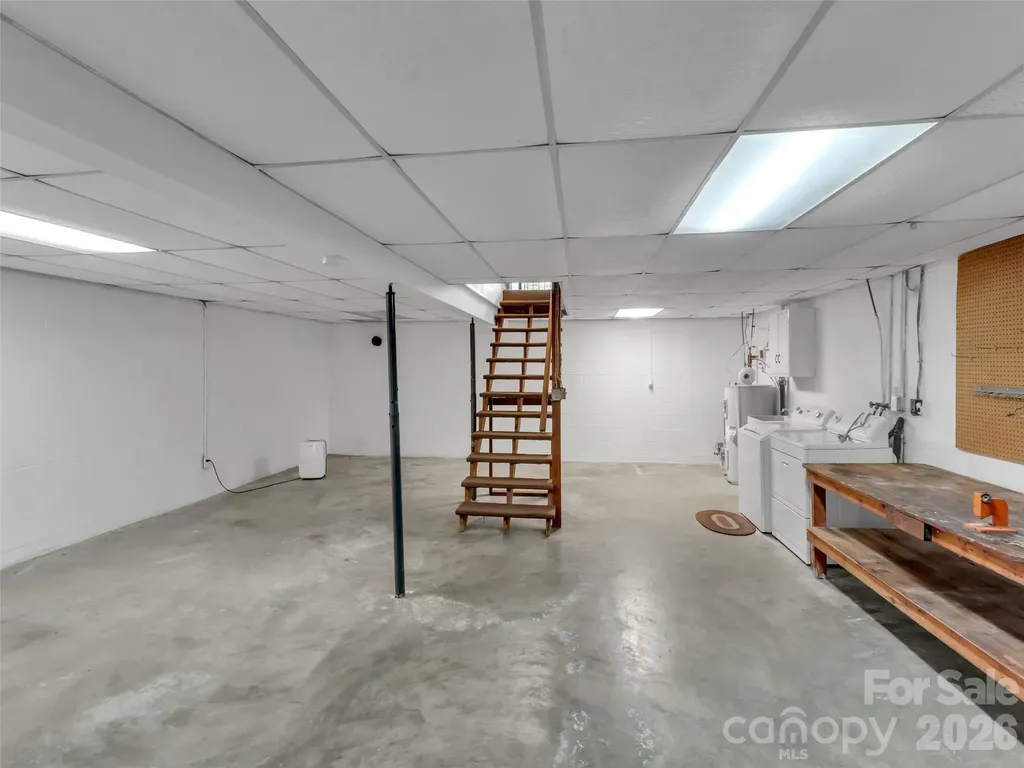 250 Reeves Cove Road Candler NC 28715