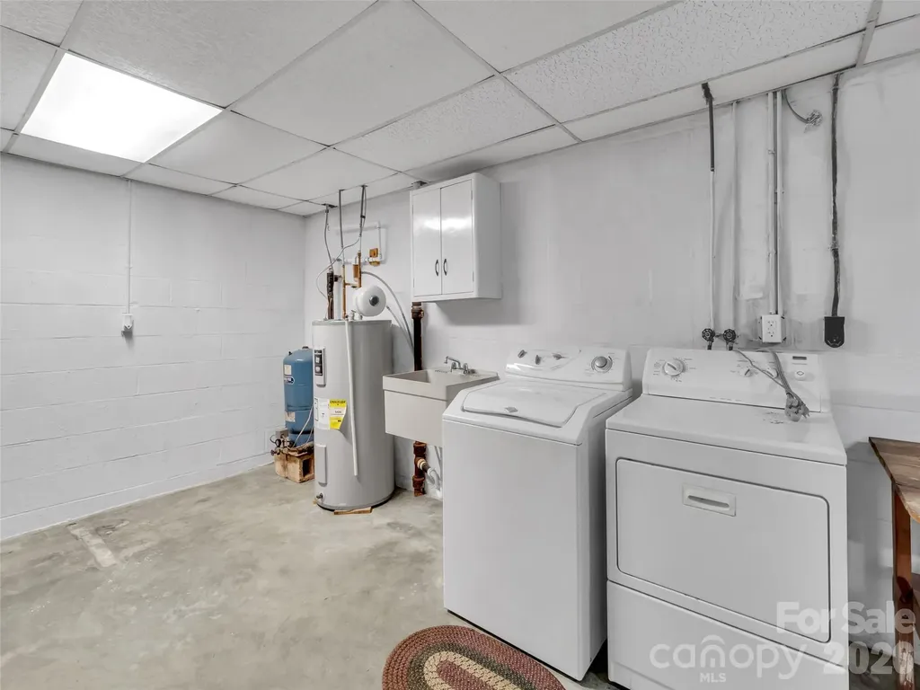 250 Reeves Cove Road Candler NC 28715