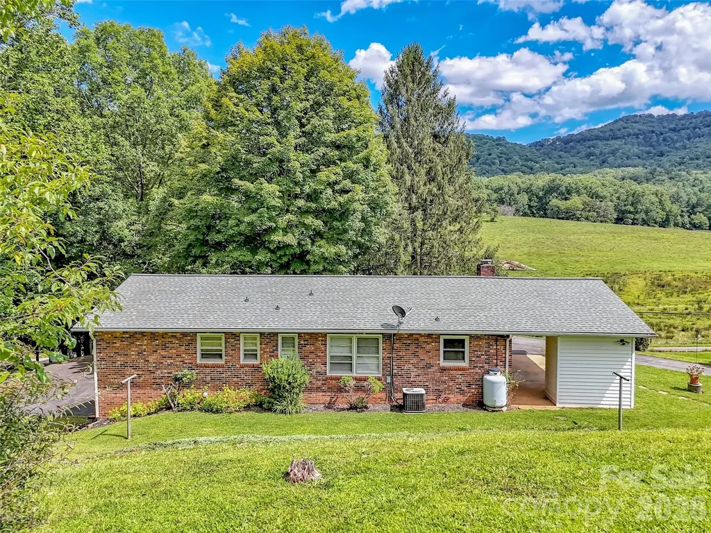 250 Reeves Cove Road Candler NC 28715