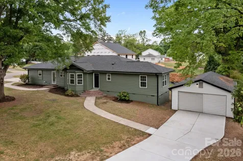 6109 Cora Street Charlotte NC 28216