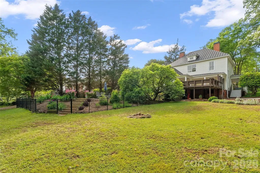 602 N Main Street Davidson NC 28036