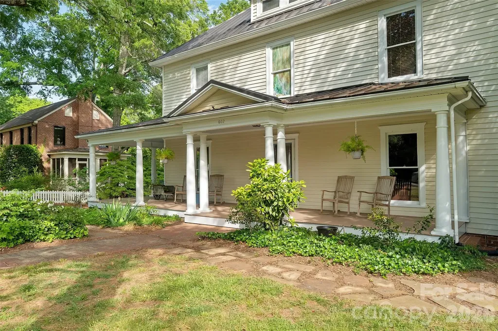 602 N Main Street Davidson NC 28036