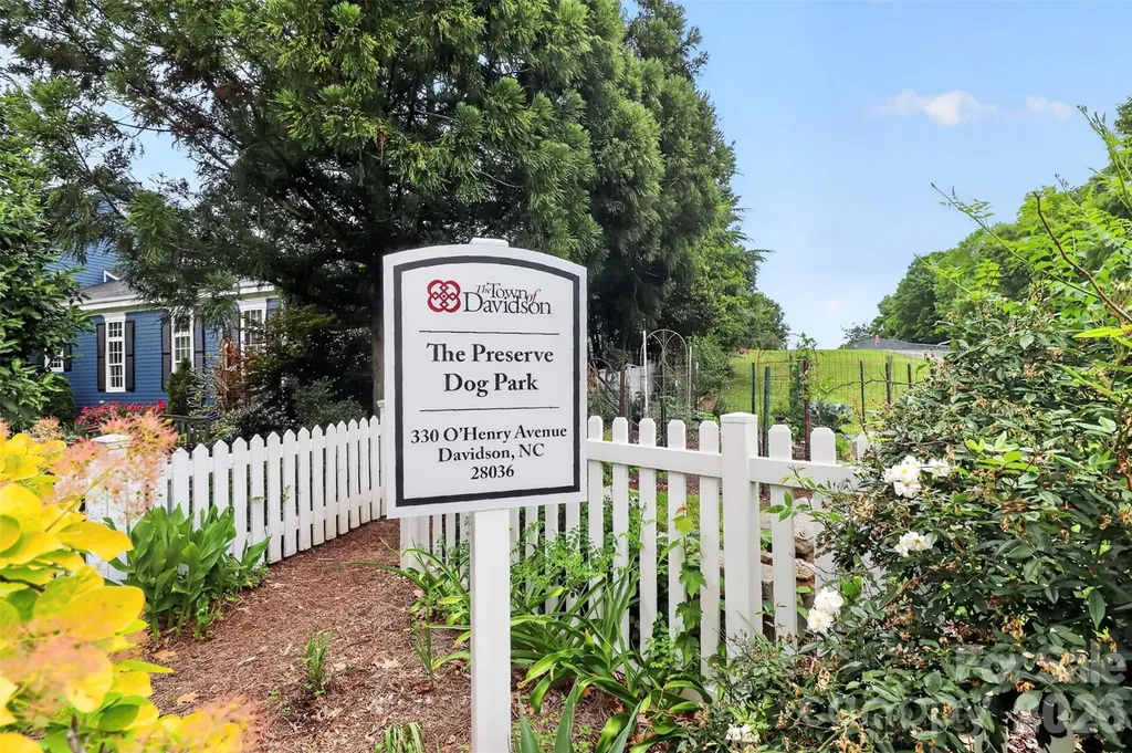 439 Ohenry Avenue Davidson NC 28036