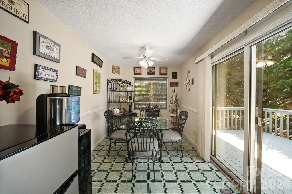 16 Zachary Ridge Road Asheville NC 28804