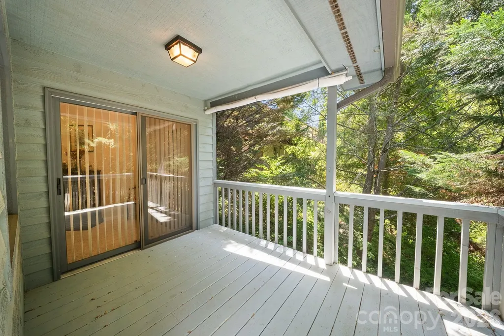 16 Zachary Ridge Road Asheville NC 28804