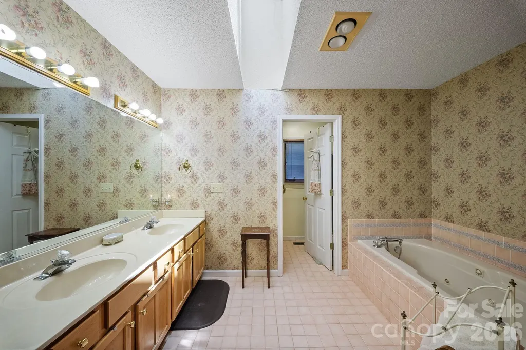 16 Zachary Ridge Road Asheville NC 28804