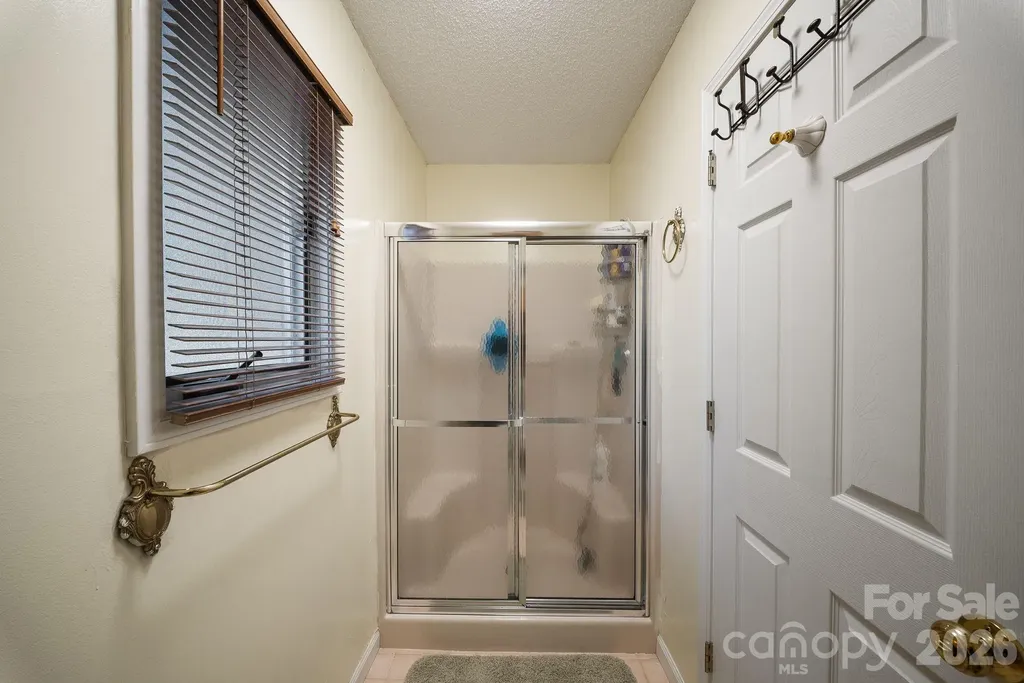 16 Zachary Ridge Road Asheville NC 28804
