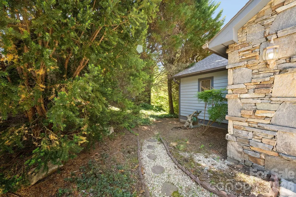 16 Zachary Ridge Road Asheville NC 28804