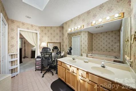 16 Zachary Ridge Road Asheville NC 28804