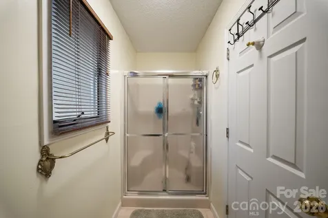 16 Zachary Ridge Road Asheville NC 28804