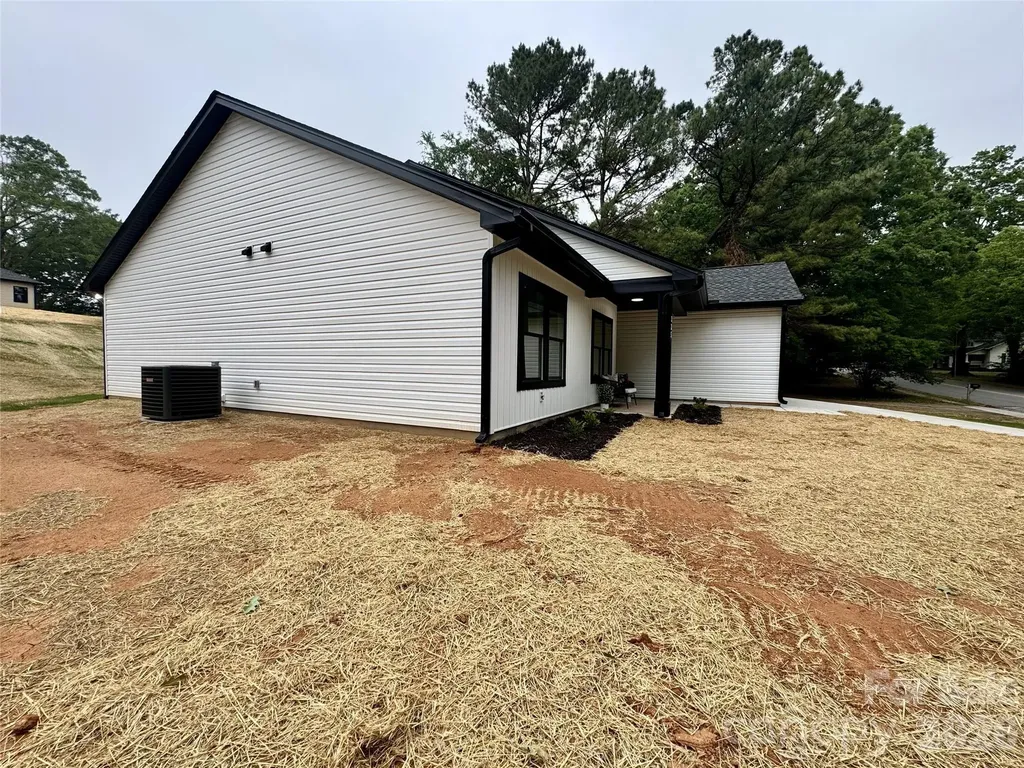 325 N Chapel Street Landis NC 28088