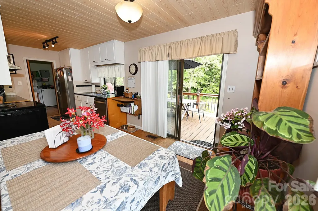 86 King Arthurs Court Hickory NC 28601