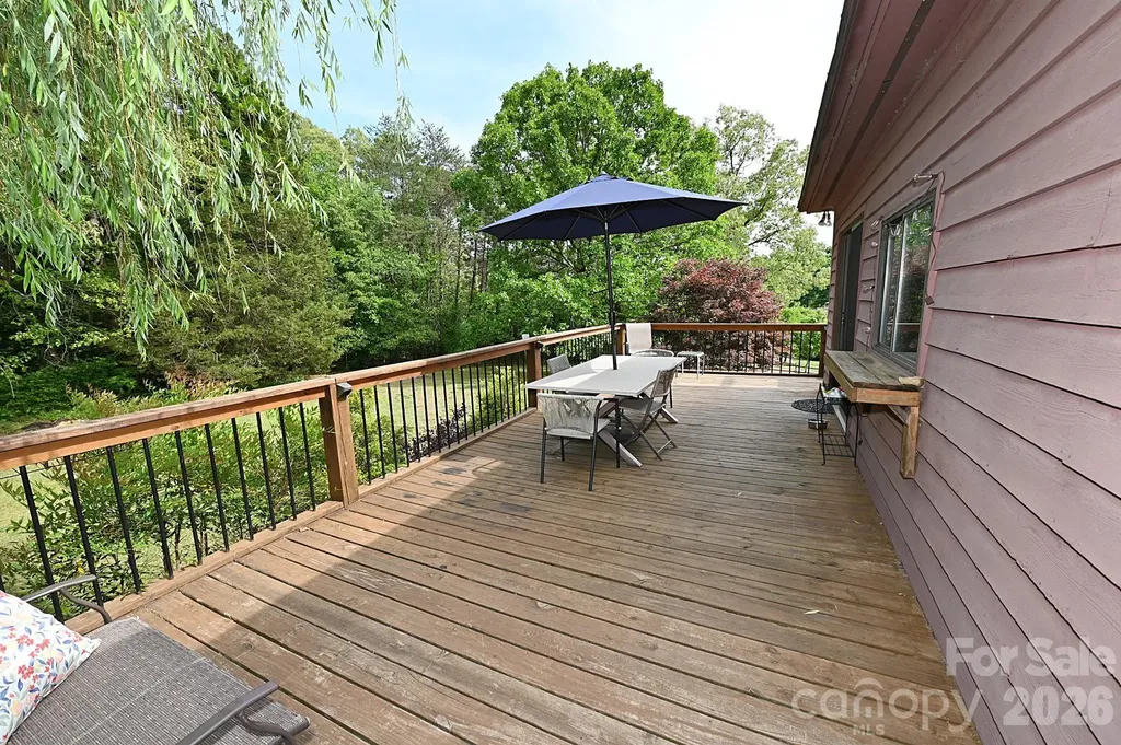 86 King Arthurs Court Hickory NC 28601