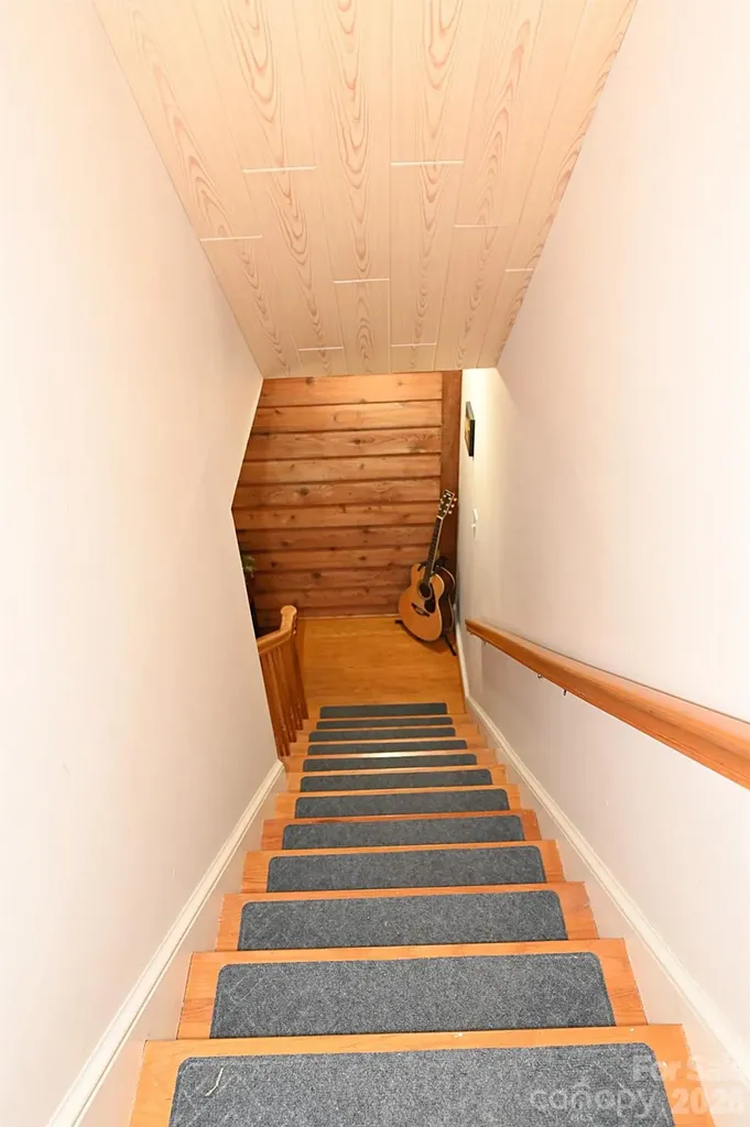 86 King Arthurs Court Hickory NC 28601