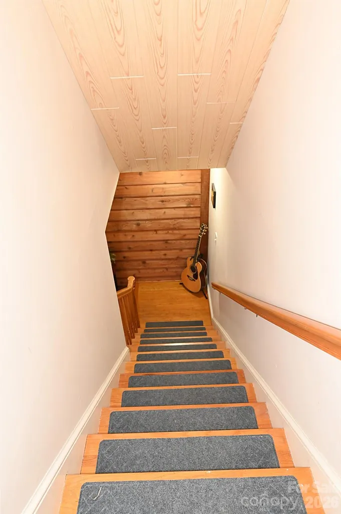 86 King Arthurs Court Hickory NC 28601
