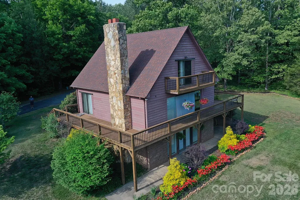 86 King Arthurs Court Hickory NC 28601