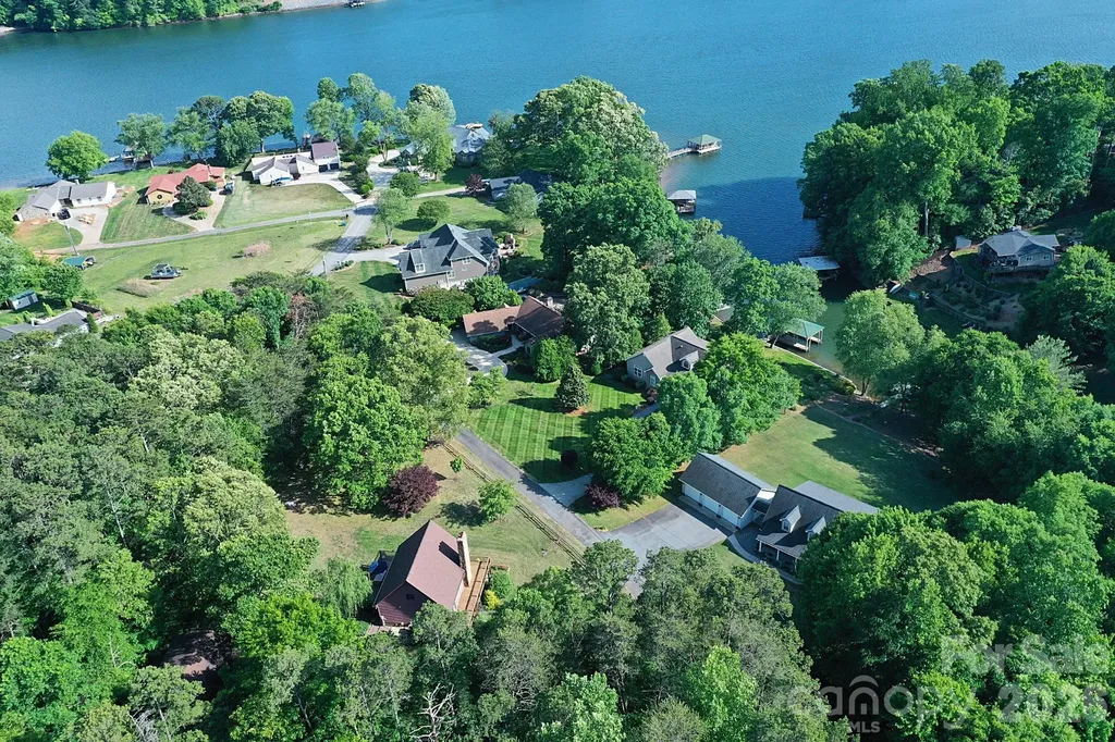 86 King Arthurs Court Hickory NC 28601