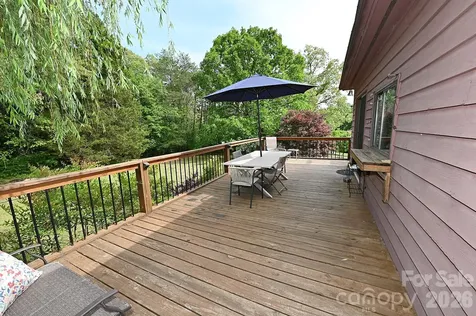 86 King Arthurs Court Hickory NC 28601